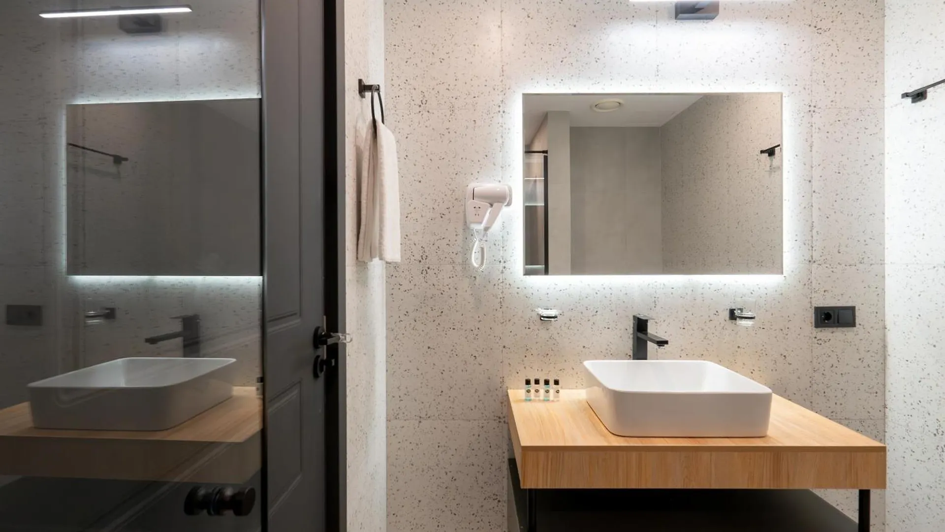 *****  Nova Luxe Hotel & Residences Batumi Georgia
