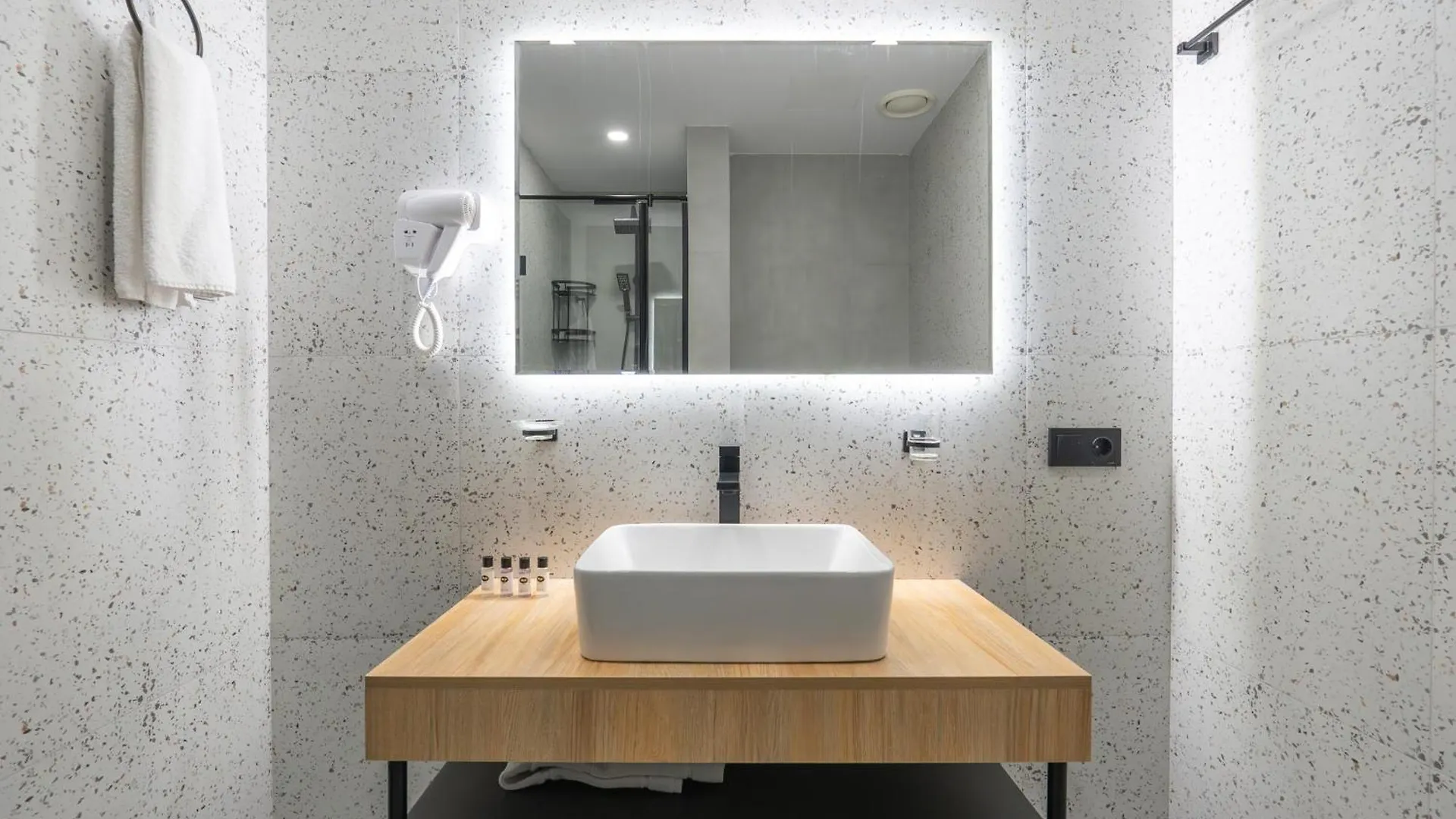 Nova Luxe Hotel & Residences Μπατούμι 5*,  Γεωργία